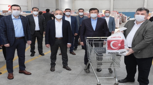 AK Parti İzmir'den, İzmir'e rekor yardım kolisi