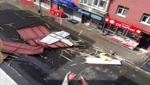 Ardahan'da fırtınadan çatıdan düşen 1 kişi öldü 1 kişide yaralandı