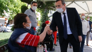 Başkan Batur 65 yaş üstü Konaklılarla bir araya geldi