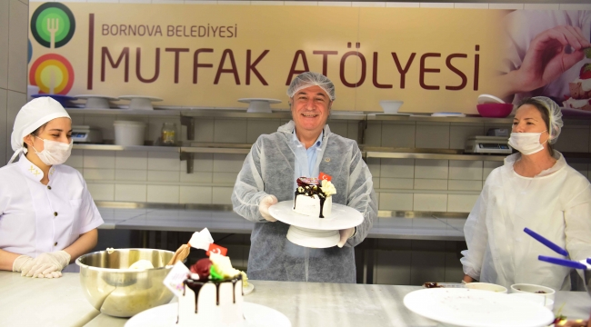Başkan İduğ'dan şehit annesine Anneler Günü pastası