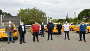 Başkan Utku Gümrükçü’den taksicilere siperlik 