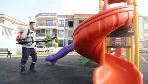 Menderes’te Parklar Çocukları Bekliyor
