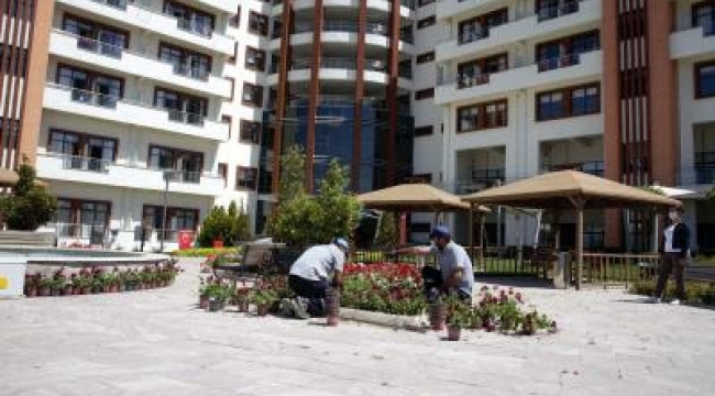 Sosyal Yaşam Kampüsü’ndeki anneler için bahçeye çiçek
