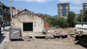 Tugay talimat verdi, metruk binalar yıkıldı