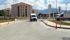 Ardahan'a gelen aile kaza yaptı 1 ağır 4 yaralı