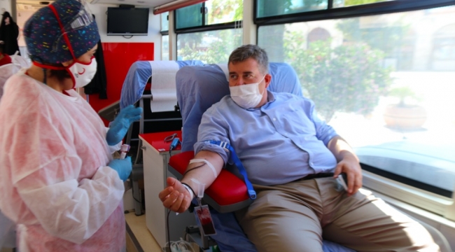 Başkan Oran Çeşmeliler’i kan vermeye davet etti