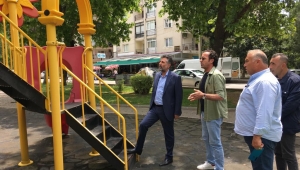 Bayraklı’nın parkları çiçek gibi