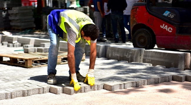 Bornova’da yol hamlesi