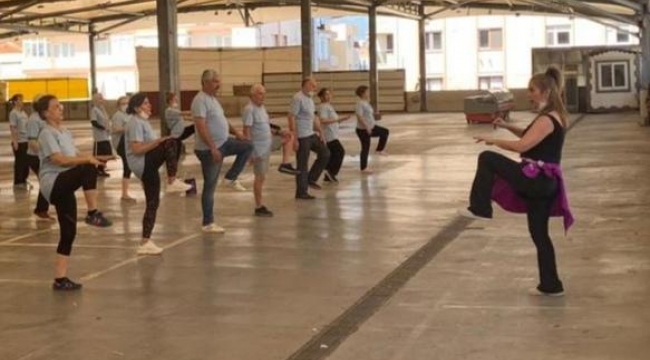 KONAK'TA SABAH SPORU ARTIK PAZARYERİNDE