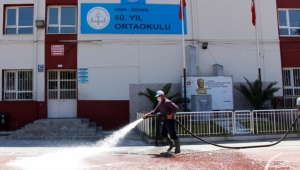 Ödemiş Belediyesi sınav merkezlerini dezenfekte ediyor