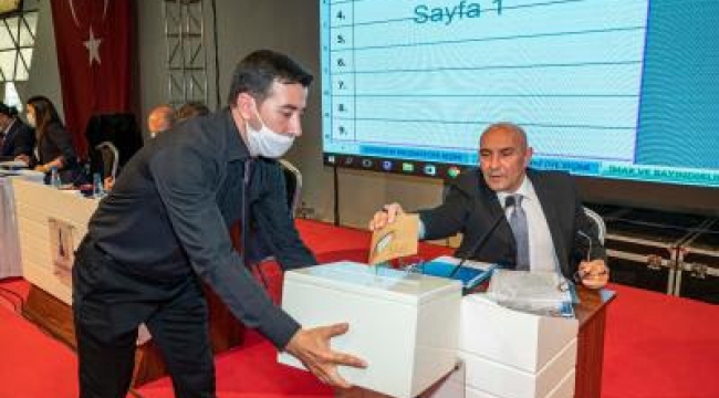 İzmir Büyükşehir Belediye Meclisi pandemi sonrası ilk kez toplandı