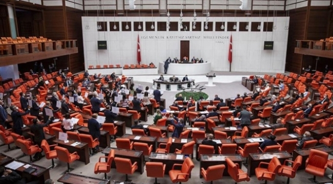 Meclis tatil öncesi sosyal medya teklifi için mesai yapacak