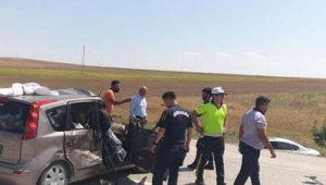 Otomobil ile biçerdöver çarpıştı
