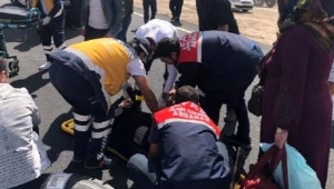 Ardahan'da kamyonet ile minibüs çarpıştı: 8 yaralı