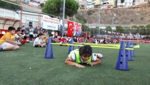 Bayraklılı çocuklar hem spor yaptı, hem eğlendi