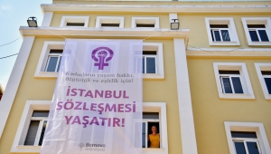 Bornova'dan kadına şiddete karşı dev pankart