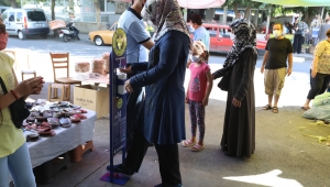Buca pazarlarında el dezenfektanlı önlem