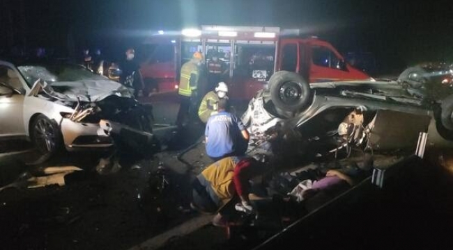 Facia gibi kaza! Çarpmanın etkisiyle 7 kişi yola savruldu, çok sayıda ölü var