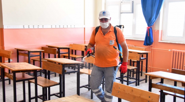 Narlıdere’nin okulları dezenfekte ediliyor