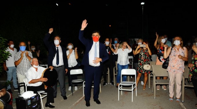 9 Eylül'ü şarkılarla kutladılar