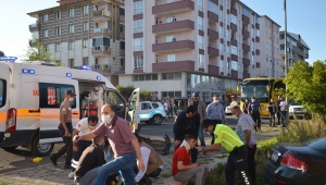 Ardahan merkezde tarfik kazası 3 kişi ağır, 1 kişi ise hafif yaralandı