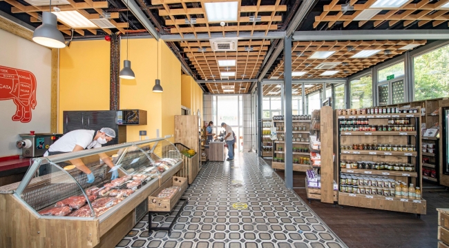 Buca’da Halkın Bakkalı ve üretici pazarı bir arada