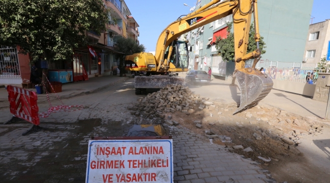 EFES SELÇUK’UN SOKAKLARI BELEDİYE’NİN ÖZ KAYNAKLARIYLA YENİLENİYOR