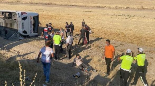 Otobüs devrildi feci kaza! 30 kişi yaralandı