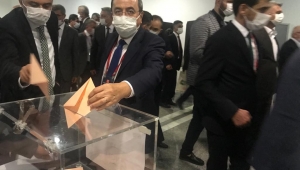 Abdül Batur yeniden Türkiye Belediyeler Birliğinin encümenine seçildi