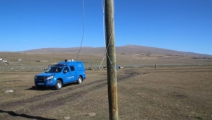 Ardahan'da aydınlatma direği ile kablolarını çalarak ahır inşaatında kullandığı öne sürülen zanlı tutuklandı.