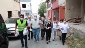 Bayraklı'da 15 bin adet dezenfekte ürünü dağıtıldı