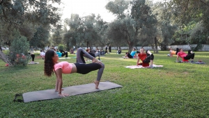 Bayraklı'da sabah yoga akşam zumba