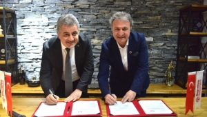 Bornova'da hem iş arayan gençlere, hem eczanelere destek