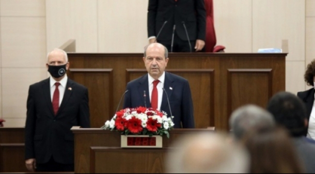 Ersin Tatar, yemin ederek göreve başladı