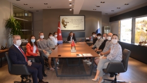 Heykeltraşlar Kuşadası'nda Sanat Üretmekten Memnun