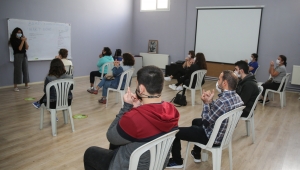 İşaret diliyle hutbe okumak için Buca Belediyesi kurslarına başladı