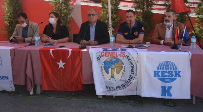 İzmirli itfaiyecilerden Atila Sertel’e anlamlı ödül