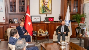 İZSİAD'dan bağış kampanyasına tablet desteği