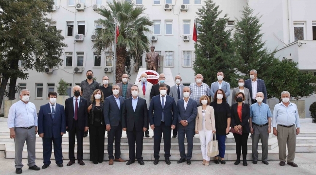 Karşıyaka’da ‘muhtarlar günü’ kutlandı
