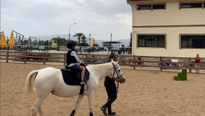 Ödemiş Belediyesi Taypark’ta çocuklar için atla gezinti turları başladı 