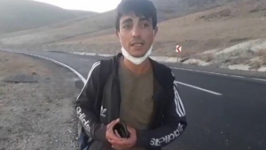 Okula gidebilmek için her gün 25 kilometre yolu yürüyor
