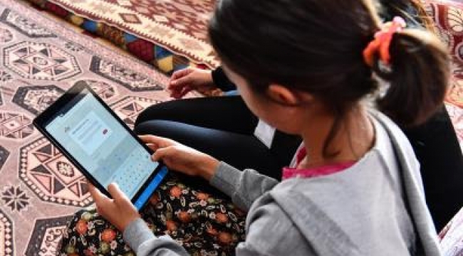 Tablet dağıtımına Kiraz’dan başlandı