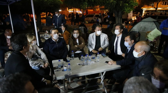 Abdül Batur: Yalnız değilsin İzmir, hep birlikte tek yüreğiz.