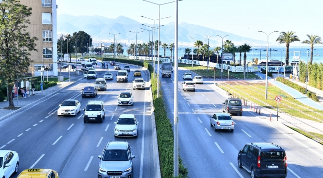 Atatürk Caddesi'nin Konak Pier bölümünde geçici trafik düzenlemesi başlıyor