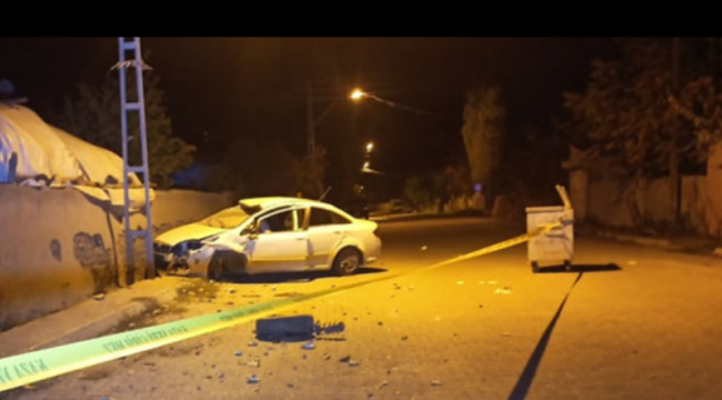 Bahçe duvarına çarpan otomobilin sürücüsü ağır yaralandı.