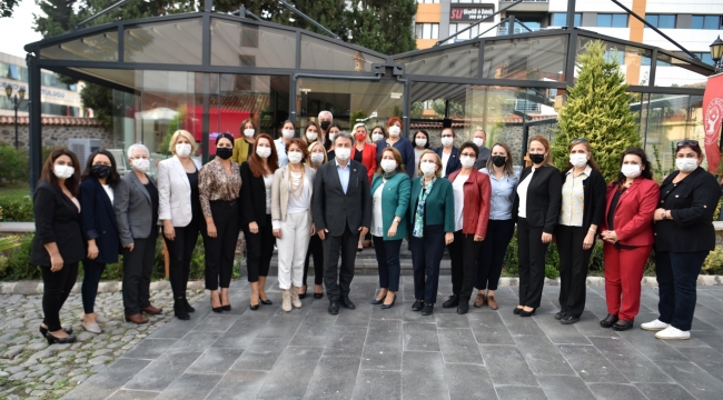 CHP’li kadınlardan Başkan İduğ’a övgü: “Yapılan bu güzel işleri vatandaşımıza anlatmalıyız”