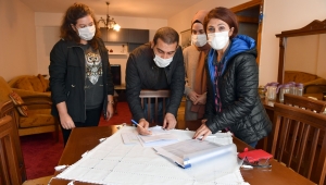 Depremzede çifte büyük annesinin evini açtı