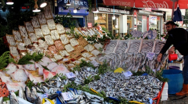 Hamsinin fiyatı yarı yarıya düştü