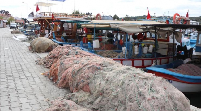 İzmir'deki balıkçılar tsunami korkusundan avlanmaya çıkamıyor