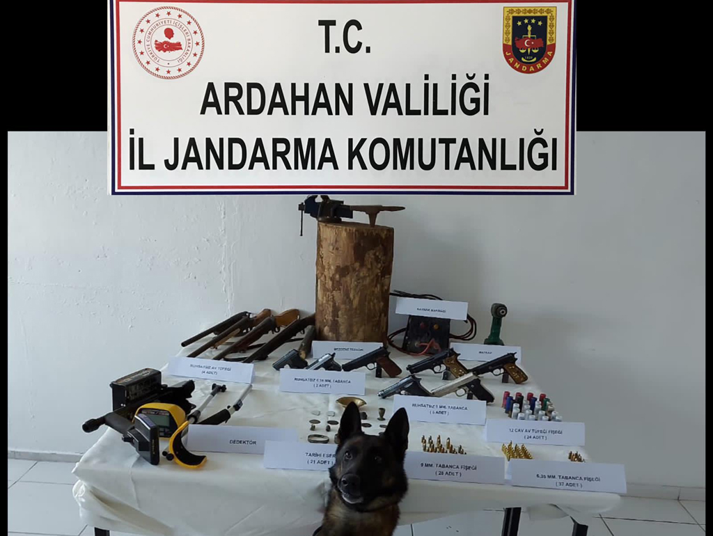 Ardahan Damal'da silah mühimmat ele geçirildi